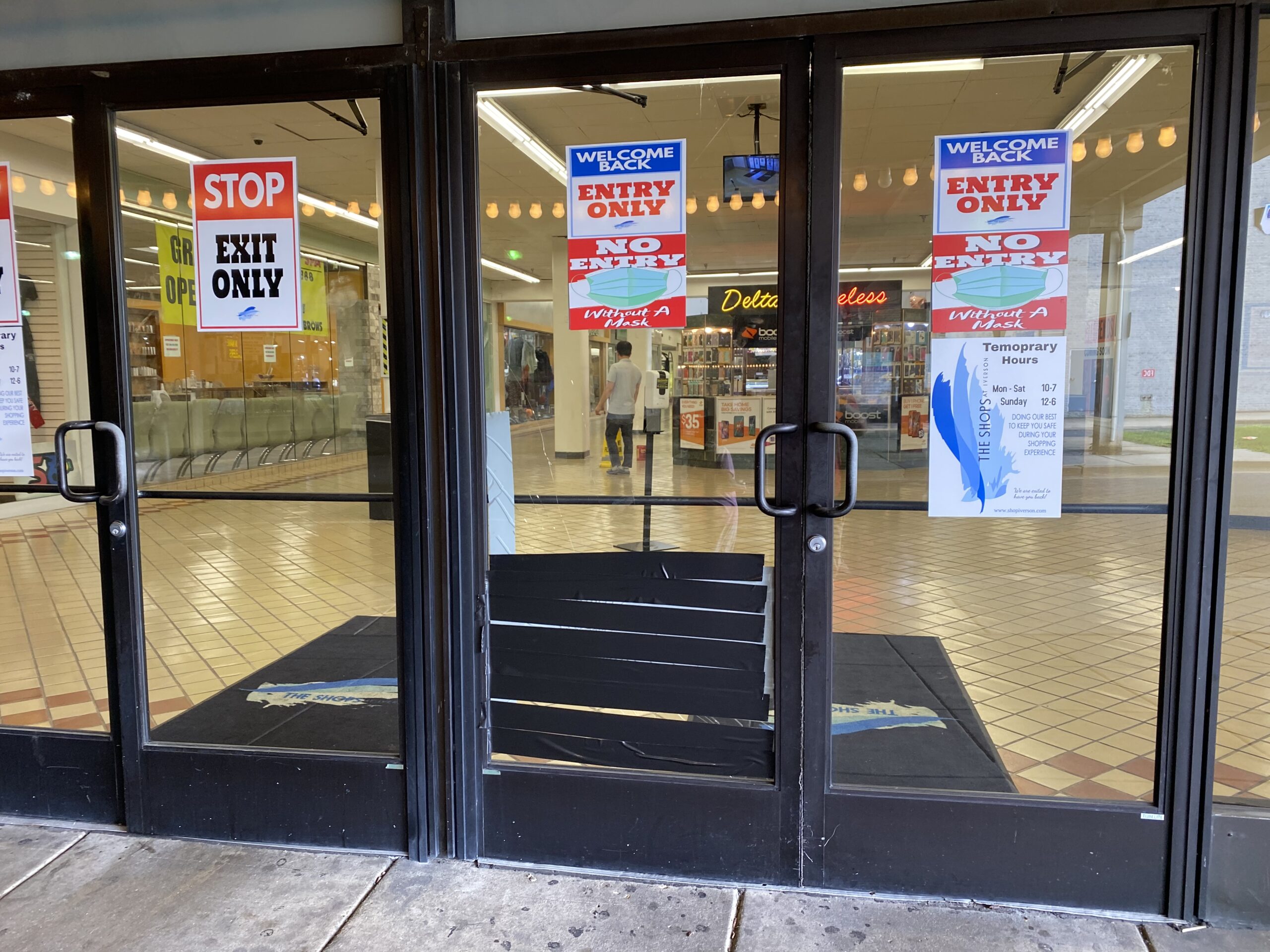 Emergency board Up Leesburg Virginia Storefront Window Door Break In Burglary Accident Commercial Residential Glass Replacement