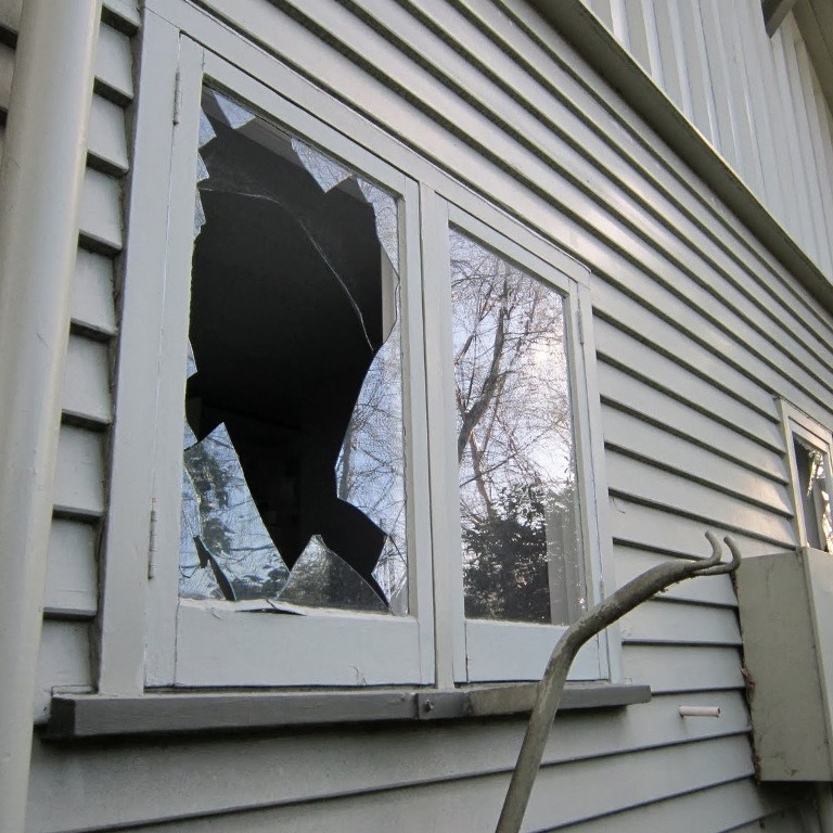 House Window Board Up Virginia Washington DC Maryland 24 Hour Break in Burglary Incident Expedited Glass Replacement